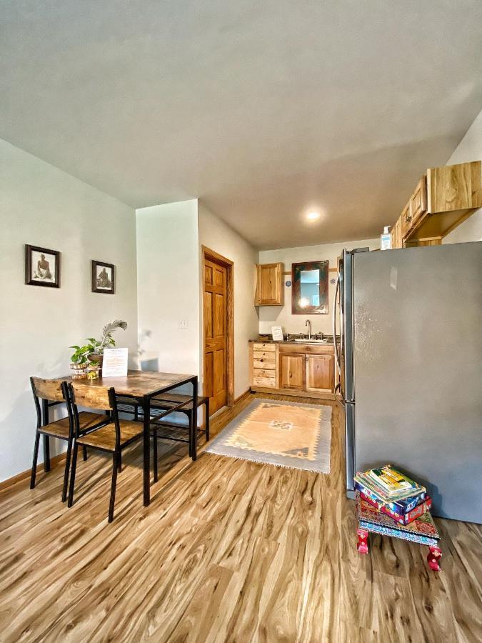 Giriraja Ashraya Apartman Moundsville Kültér fotó